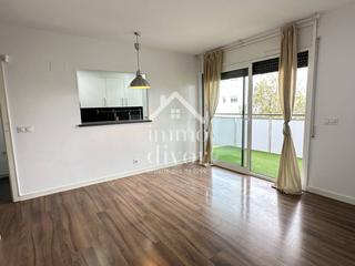 Appartement  Mata. Moderno piso esquinero con terraza, piscina comunitaria y 2 plaz