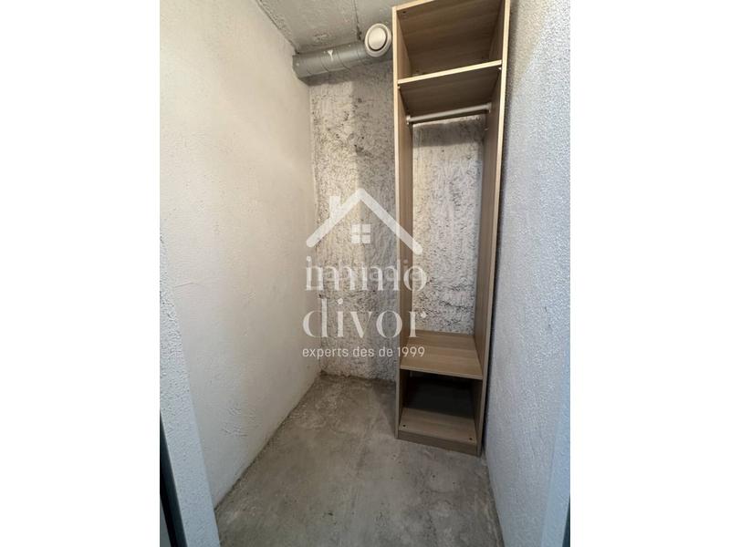 Foto 33c7ba42-d74a-48e4-8dc6-f41be8af2daf. Piso moderno piso esquinero con terraza, piscina comunitaria y 2 plazas de parking en eixample escorxador, en Mataró
