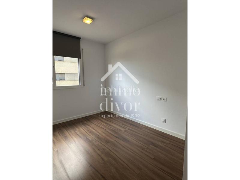 Foto 3c8d1581-e370-4fe8-a12c-fd5944ac92e6. Piso moderno piso esquinero con terraza, piscina comunitaria y 2 plazas de parking en eixample escorxador, en Mataró