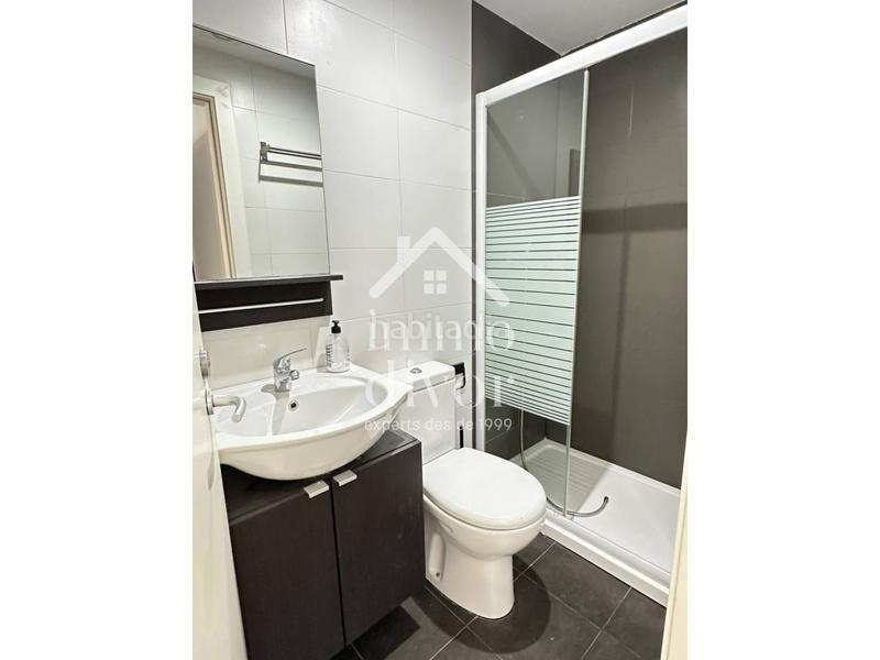 Foto 67db205c-9953-4e19-a046-064ffb1d5897. Piso moderno piso esquinero con terraza, piscina comunitaria y 2 plazas de parking en eixample escorxador, en Mataró