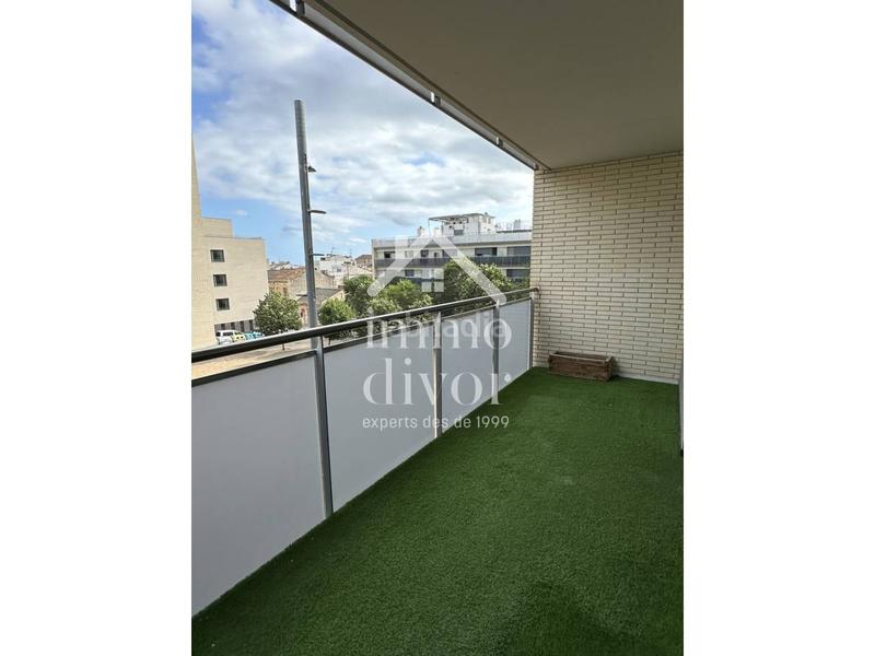 Foto 6beb6c02-8943-48e9-a3fc-0856ffcc4be7. Piso moderno piso esquinero con terraza, piscina comunitaria y 2 plazas de parking en eixample escorxador, en Mataró
