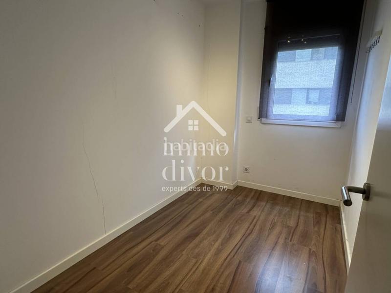 Foto afe80b0d-86b4-4423-bc72-94e578261e6e. Piso moderno piso esquinero con terraza, piscina comunitaria y 2 plazas de parking en eixample escorxador, en Mataró
