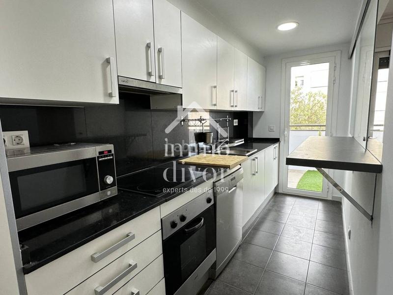 Foto b9dd8b9b-c09b-4c7a-85f5-06c06aa94abe. Piso moderno piso esquinero con terraza, piscina comunitaria y 2 plazas de parking en eixample escorxador, en Mataró