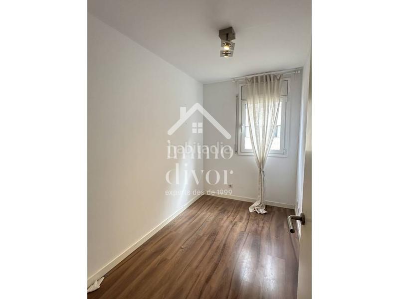 Foto cecc3102-684a-43f8-8293-482283ff782f. Piso moderno piso esquinero con terraza, piscina comunitaria y 2 plazas de parking en eixample escorxador, en Mataró