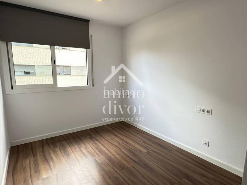 Foto da8ee9c4-9c5d-40e0-a5ff-2d8956627c89. Piso moderno piso esquinero con terraza, piscina comunitaria y 2 plazas de parking en eixample escorxador, en Mataró