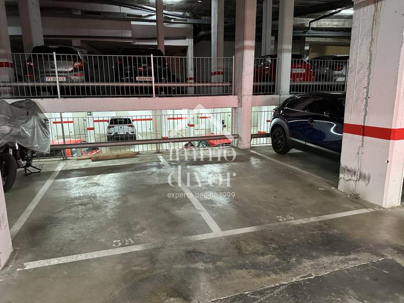 Foto fd0bbf00-05c7-4035-82d6-0283b814518a. Piso moderno piso esquinero con terraza, piscina comunitaria y 2 plazas de parking en eixample escorxador, en Mataró
