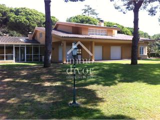 Maison à Bell-Aire. Oportunidad en bellaire, sant andreu de llavaneres  casa con gra