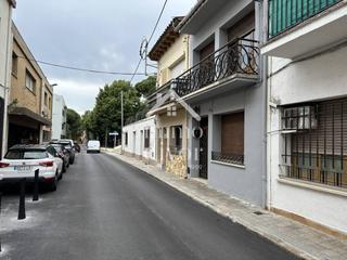 Casa adossada  Ravalet. Casa de pueblo para rehabilitar o parcela edificable en pleno ca