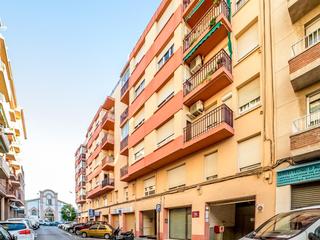 Local commercial à Carrer del doctor jaume peyrí 2. Reus. amplio local comercial de aprox. 291m2, en venta.