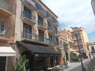 Pis  Carrer narcís monturiol 10. En pleno centro del puerto de cambrils. piso de 2 hab. 1 b. terr