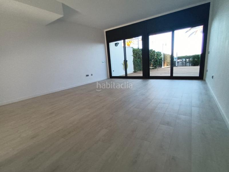 Foto 4b7ec31e-4818-4b14-8efb-2c629638ed95. Casa adosada en carrer de la magnòlia 2 . primera línea. amplia vivienda totalmente reformada en Miami Platja