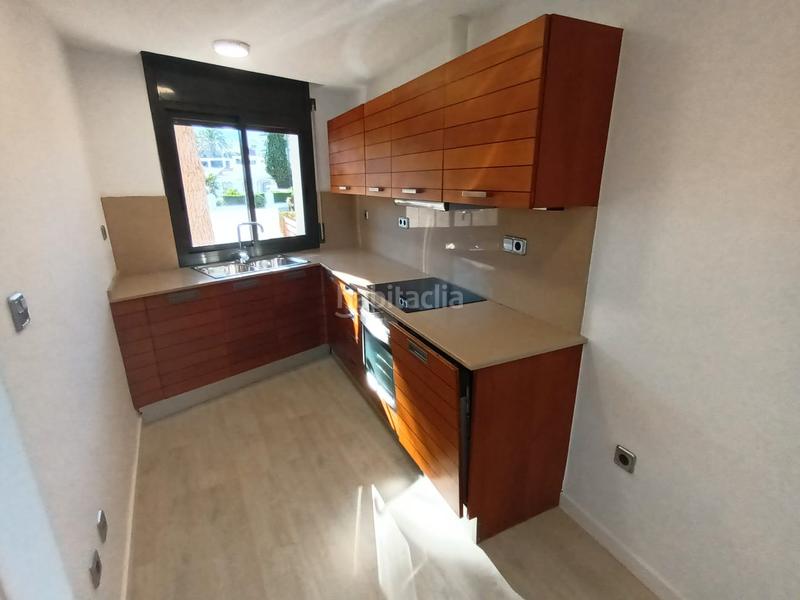 Foto b5252318-89e4-460f-aaff-3d913c6727f9. Casa adosada en carrer de la magnòlia 2 . primera línea. amplia vivienda totalmente reformada en Miami Platja