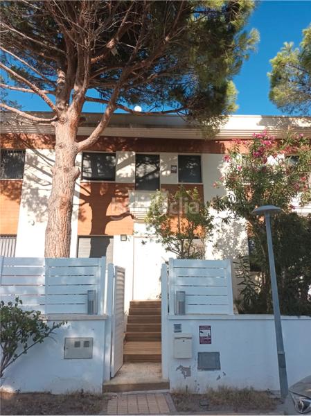 Foto d09d82cc-0d80-4173-87ce-bb6f46a98fd7. Casa adosada en carrer de la magnòlia 2 . primera línea. amplia vivienda totalmente reformada en Miami Platja