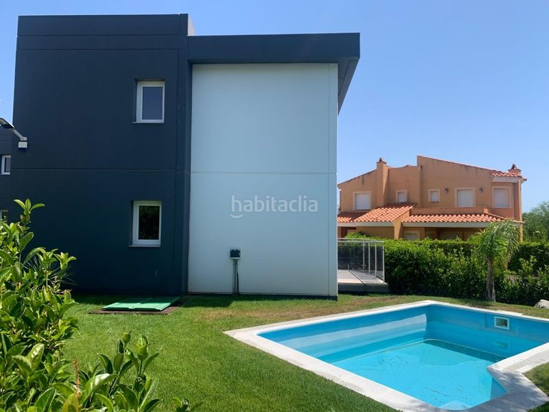 Foto b7503a51-a1b5-4af0-b12a-edd53ddd8bbf. Chalet descubre tu oasis en el prestigioso club de golf bonmont! a estrenar. vivienda 3 habitaciones. 3 baños. jardín y piscina privados en Mont-roig del Camp