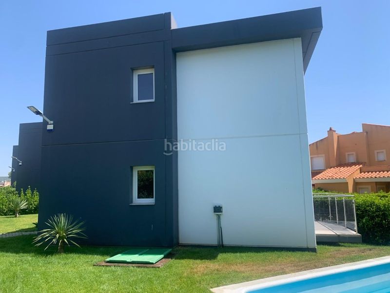 Foto 6316a66c-d05a-4b18-a26e-9da7f1e3fc16. Chalet descubre tu oasis en el prestigioso club de golf bonmont! a estrenar. vivienda 3 habitaciones. 3 baños. jardín y piscina privados en Mont-roig del Camp