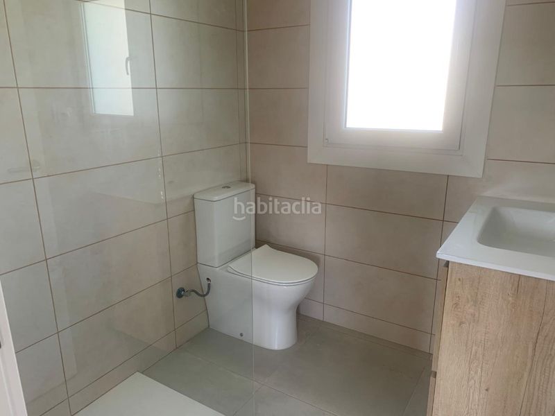 Foto e5a38916-b30a-4c4a-be56-bb704c2c3efc. Chalet descubre tu oasis en el prestigioso club de golf bonmont! a estrenar. vivienda 3 habitaciones. 3 baños. jardín y piscina privados en Mont-roig del Camp