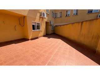 Etagenwohnung  Calle mont-roig. Piso céntrico con gran terraza y parking en montbrió del camp!