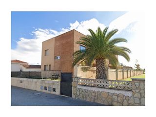 Casa  Calle formentera de. Miami platja. casa de 4 habitaciones, 2 baños. jardín privado. z