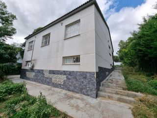 Haus  Calle sabadell. Chalet independiente en venta en cabra del camp