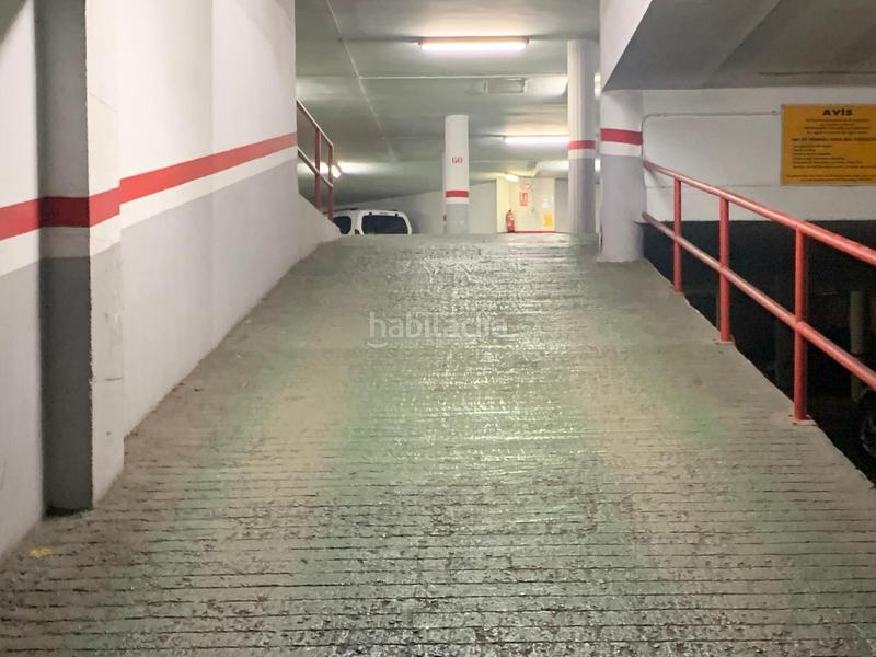 Foto c5955fef-5de9-44bc-9dc2-3fc71c96c5e0. Aparcament cotxe a Plaça Catalunya Manresa
