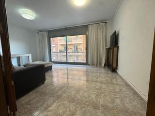 Piso en Plaça Catalunya. Piso de 4 habitaciones y plaza de pk en manresa