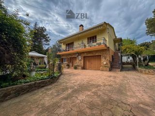 Chalet in Castellnou de Bages. Casa chalet  pinedes de castellnou