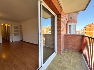 Piso en Font dels Capellans - Sagrada Familia. Piso de 4 habitaciones reformado en manresa