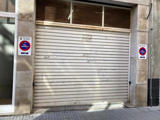 Parking voiture à Calella. Per cotxe petitmitjà