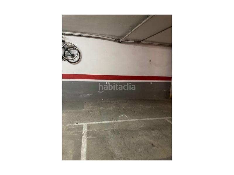 Foto d3ac9f14-e6d5-4e82-91f6-9eadaa874013. Parking coche zona turística en Calella