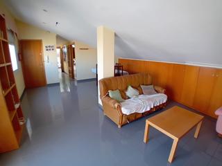 Appartement  N/a. Es ven pis golfes ampli i lluminós, al barri de les creus, una z