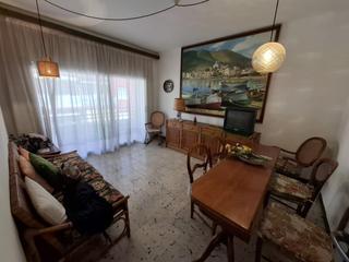 Pis  N/a. Pis lluminós i ben situat de 3 habitacions i 1 bany complet, amb
