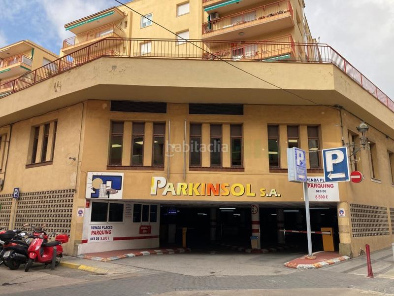 Foto c29c0eb6-def0-4484-8903-5b4965af3a7b. Parking coche a ledifici parkinsol en Calella