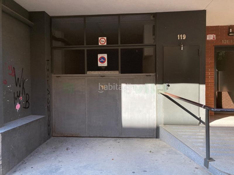 Foto cd491cd2-3fdf-4c30-91cd-bf369f59e208. Aparcament cotxe a Calella