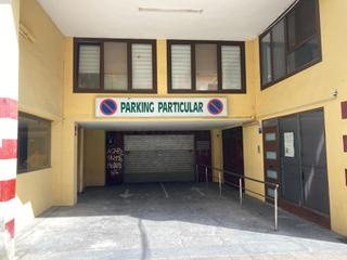 Aparcament cotxe a Calella. Per cotxe mitjà, al carrer sant antoni