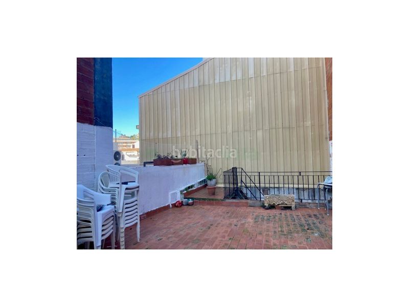 Foto 44bcd345-83ca-485d-b9f9-498d95fb3194. Casa edificihabitatge al centre en Calella