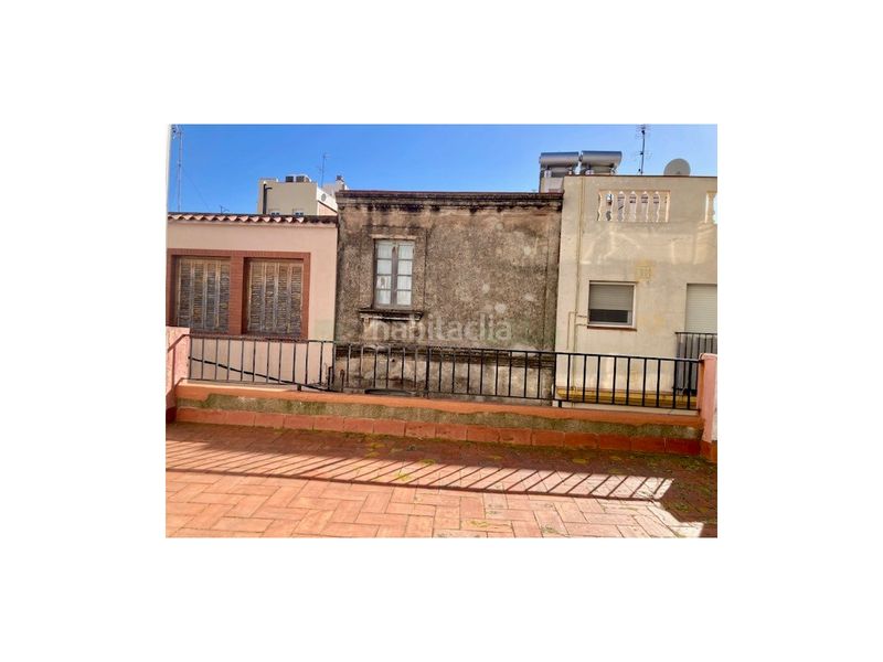 Foto ec6ef80e-19d0-4608-99be-576df648953a. Casa edificihabitatge al centre en Calella