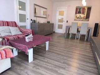 Pis  Calle joan maragall. Preciós pis al centre de la població. disposa de 3 habitacions,