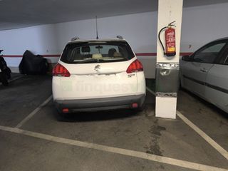 Aparcament cotxe  Carrer de santiago rusiñol. Plaça de parking