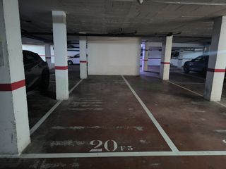 Parking voiture  Calle angel guimera. Plaça de parking