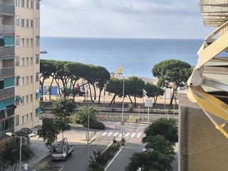 Pis  Avenida barcelona. Pis d1 habitaci� a nom�s 1 minut a peu de la platja. disposa d1