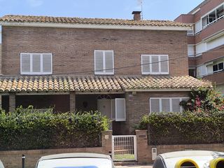 Casa  Calle moragas barret. Preciosa casa al bell mig del poble, ideal per a fam�lies que bu