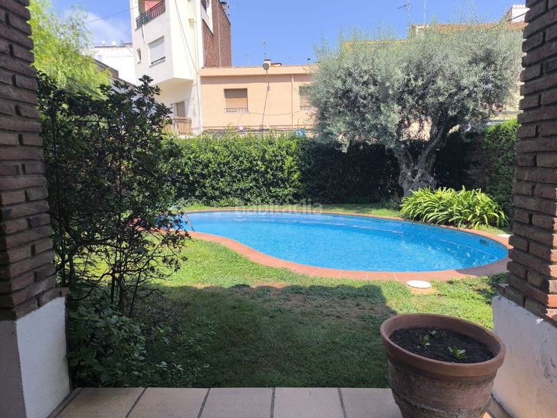 Foto b5457fce-6e70-4c4d-b3f7-a2166fe190ff. Casa amb aparcament a Centre Pineda de Mar
