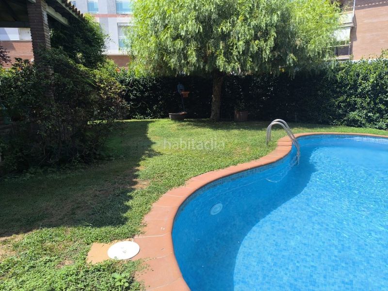 Foto e26e2e58-7213-4d74-a6a6-5d0004e876d9. Casa amb aparcament a Centre Pineda de Mar