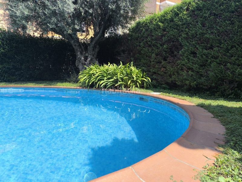 Foto f919be4d-fb15-43cf-9916-462eba28a3ed. Casa amb aparcament a Centre Pineda de Mar