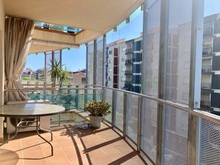 Appartement  Carrer del turisme. Pis i pk. a la zona de la piscina municipal. al bloc rodó.