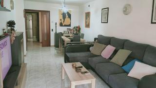 Pis  Carrer de barcelona. Piso de 4 habitaciones, 2 baos. con piscina en la mejor zona de
