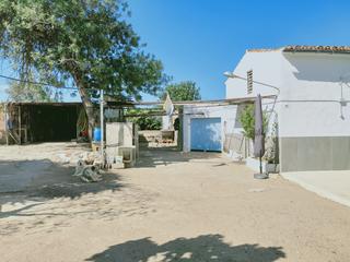 Proprit  Lloc masia morell. Finca detrs del decathlon