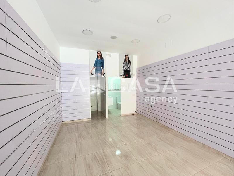 Foto 0d8a444e-934f-4299-bdfa-02b5cfef79ba. Local comercial local en privilegiada posición en el gorg en Badalona