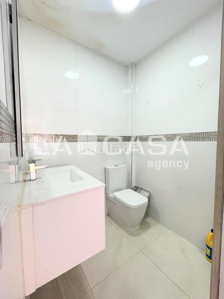 Foto 740f475c-9c82-417c-9082-8beb5a8d5158. Local comercial local en privilegiada posición en el gorg en Badalona
