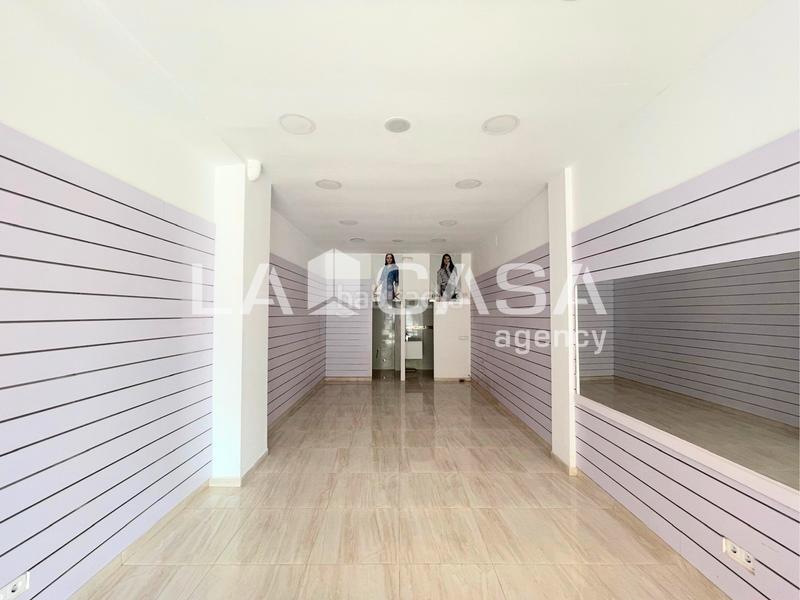 Foto 82db80b1-73bb-418a-9c2b-29e0d5d651d2. Local comercial local en privilegiada posición en el gorg en Badalona